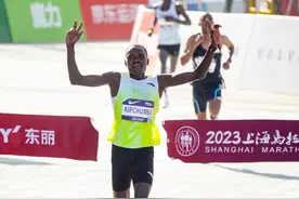 2023上海马拉松鸣枪开跑 肯尼亚选手夺得男子组冠军图片