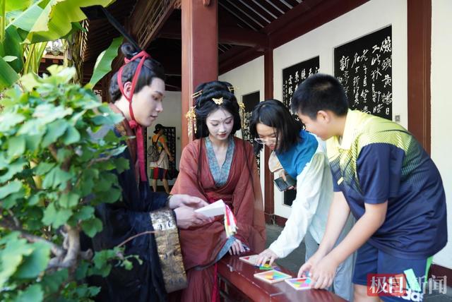 武汉“超级文旅日”来了，游客在黄鹤楼提前过“七夕”