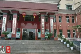 湖北云梦一退休人员称被局长推下台阶导致骨折？警方：已立案图片