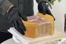 2万现金塞蛋糕里，店老板收奇葩顾客转账后卡被冻结图片