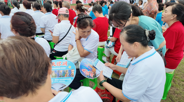 郧阳区文旅消费季活动在郧阳区体育场启幕