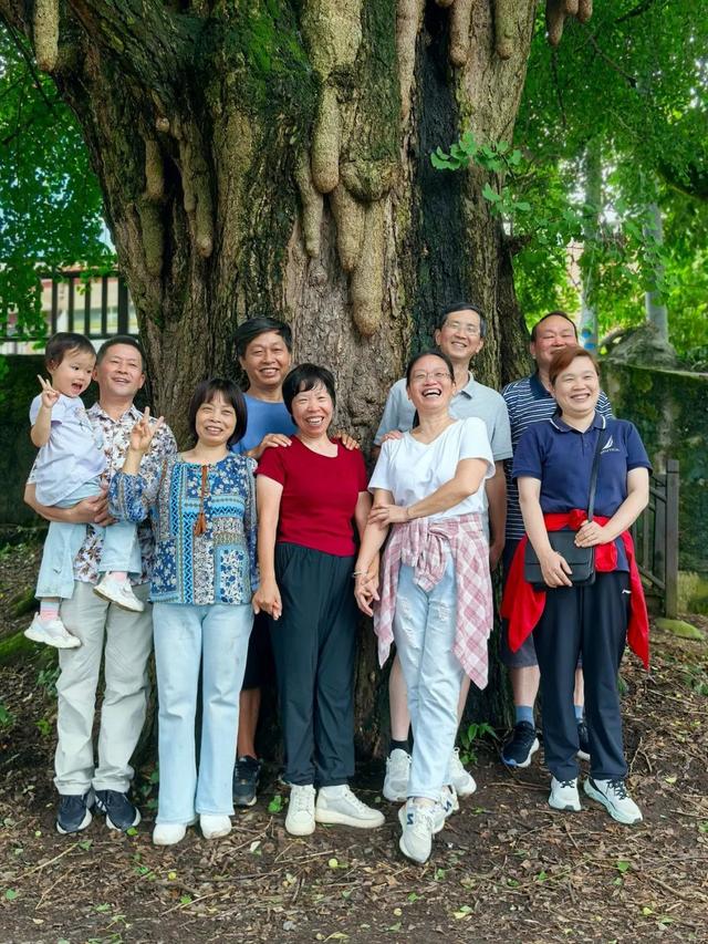 旅居在普安 老友来相会