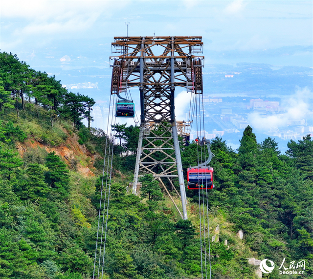 江西庐山：一“缆”胜景