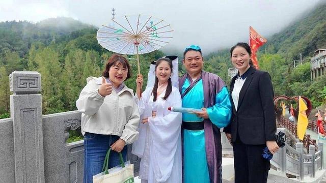 焕新迎客，游人如织！国庆中秋假期首日，保康五道峡景区售票破万