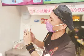 立秋后喝饮品加冰要谨慎图片