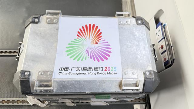 “火炬空中传递展现深圳创新活力！”