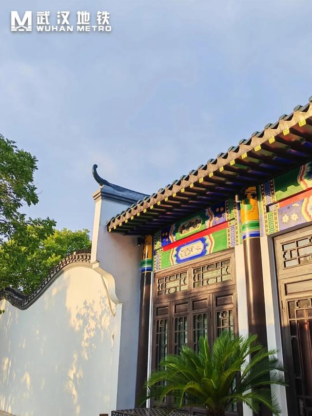 李白崔颢没见过的武汉，被地铁串成了诗