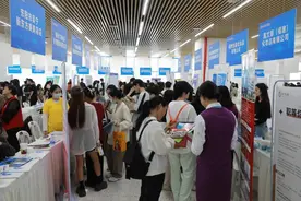 岗位8000+，全力推进学生就业！福建卫职院举办2024届毕业生春季校园招聘会图片
