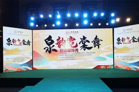 泉韵霓裳舞！济南古城非遗服饰秀惊艳亮相图片