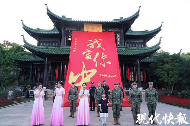 国庆节，扬州各大景区洋溢“中国红”
