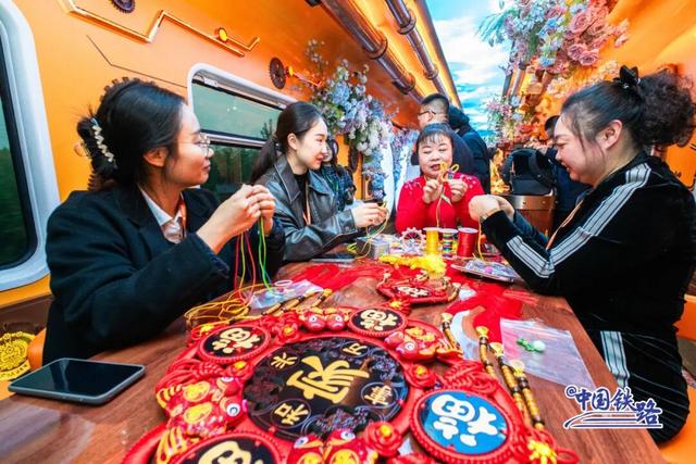 首次载客运行！12306可购票！旅客：上车像穿越，想不想体验一下？