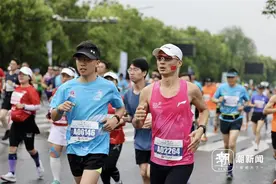 跑进“富春山居图” 2024杭州富阳半马鸣枪开跑图片