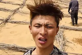 00后“治沙少年”被曝摆拍立人设，“正能量”绝不能沦为流量筹码图片