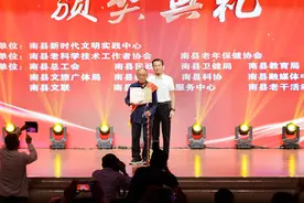 湖南南县：首届“长寿之星”颁奖典礼庆重阳图片