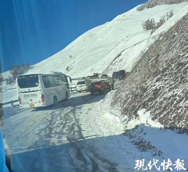 新疆阿勒泰旅行团被困高速18小时