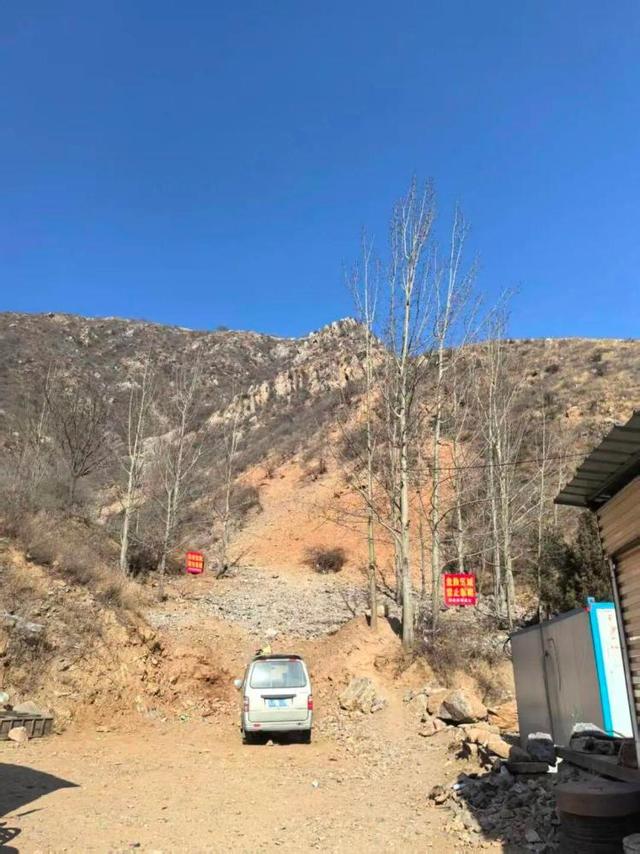 河南新密“玉石山”爆火！大批游客组团寻宝，已限流