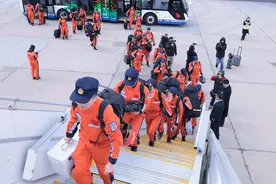 国航派出救援包机驰援缅甸震区 运送83名中国救援队队员图片