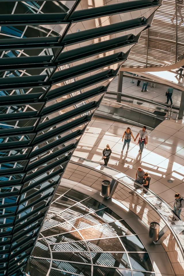 欧洲亚文化之都，“穷而性感”