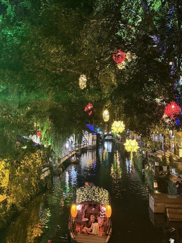 花开并蒂 灯映两岸！江苏周庄亮灯