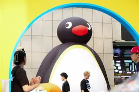顶流“男明星”来了！ “Pingu企鹅家族”主题快闪国内首站来到西湖边，还有龙井茶限定款图片