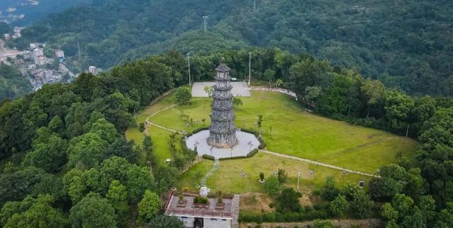 从长阳古今八景看县城建设蝶变→