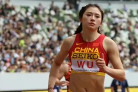 两次夺冠回击外界“网红”质疑，吴艳妮再次刷新赛季最佳成绩，世界排名创新高图片