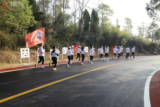 一路串山水、连人文、惠民生——娄星仙女峰网红公路解锁湘中休闲新体验