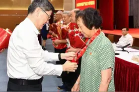 光荣在党50年！金山这位老党员的故事感人至深……图片