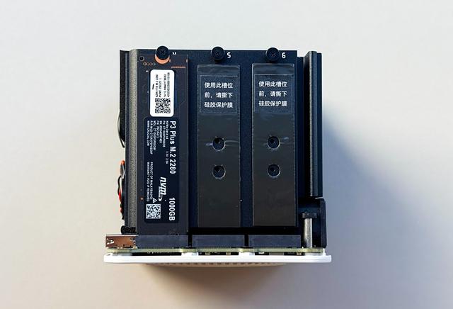 千元六盘位全闪 NAS，零刻飞牛联名 ME mini 私有云体验评测