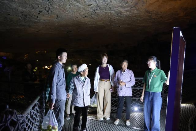【秋游绥阳】绥阳双河洞:“探洞养生”引领秋季康养新体验