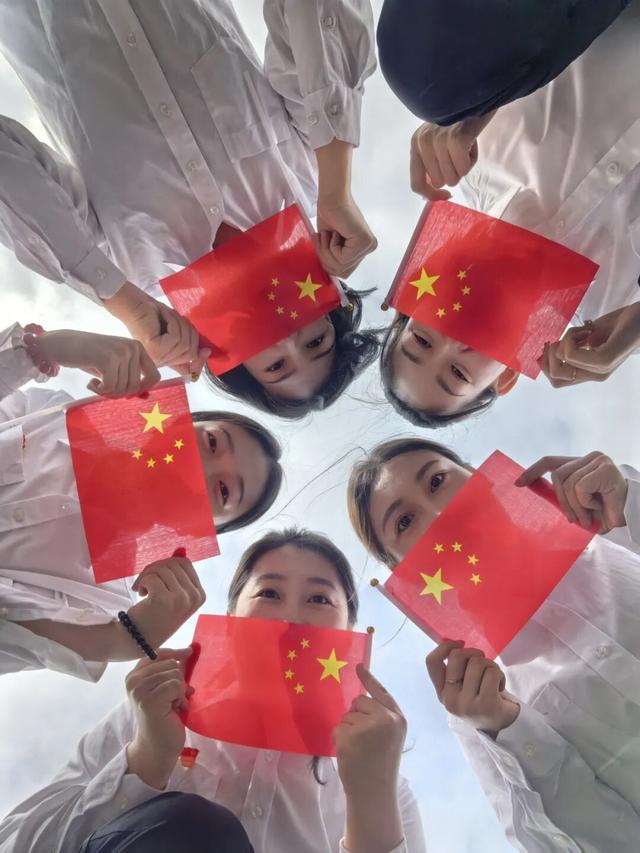踏峰逐梦庆华诞 冷极检察花式告白祖国