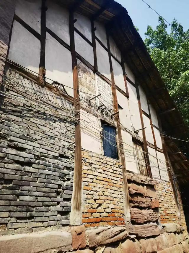 穿越龙泉山，发现一个「活的」老场镇
