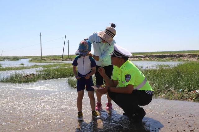 兴安盟交警：多维织密暑期旅游安全网 让平安与美景同行