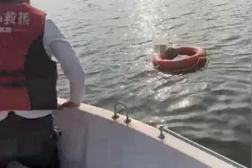 广东一男子溺水后获救：在河中努力保持仰漂姿态，获救时部分身体已僵硬图片