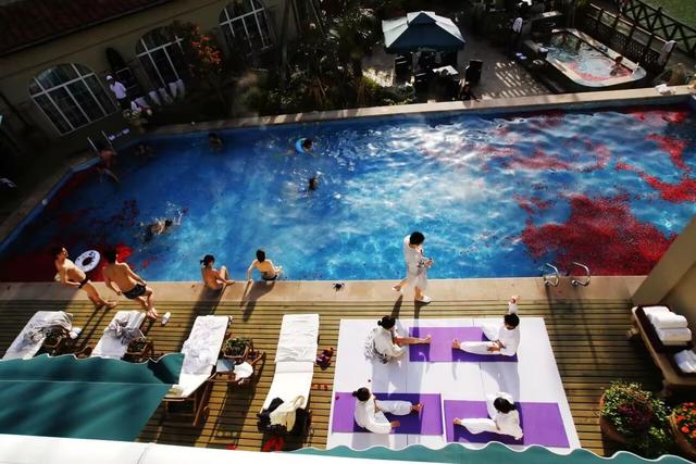 果然财经丨探秘93℃“海洋热泪”！世界级海水温泉的流量密码