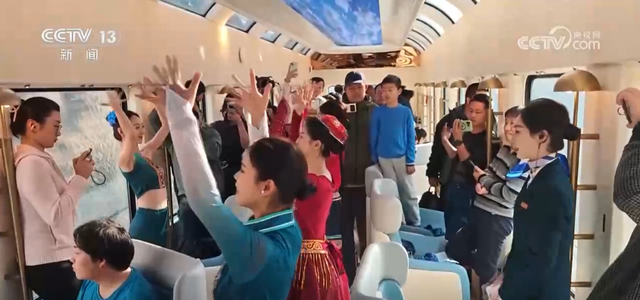 特色专列“出圈”擦亮地方旅游名片 “火车+文旅”打开消费新场景