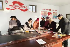 阳信县流坡坞镇为老年人免费拍摄证件照图片