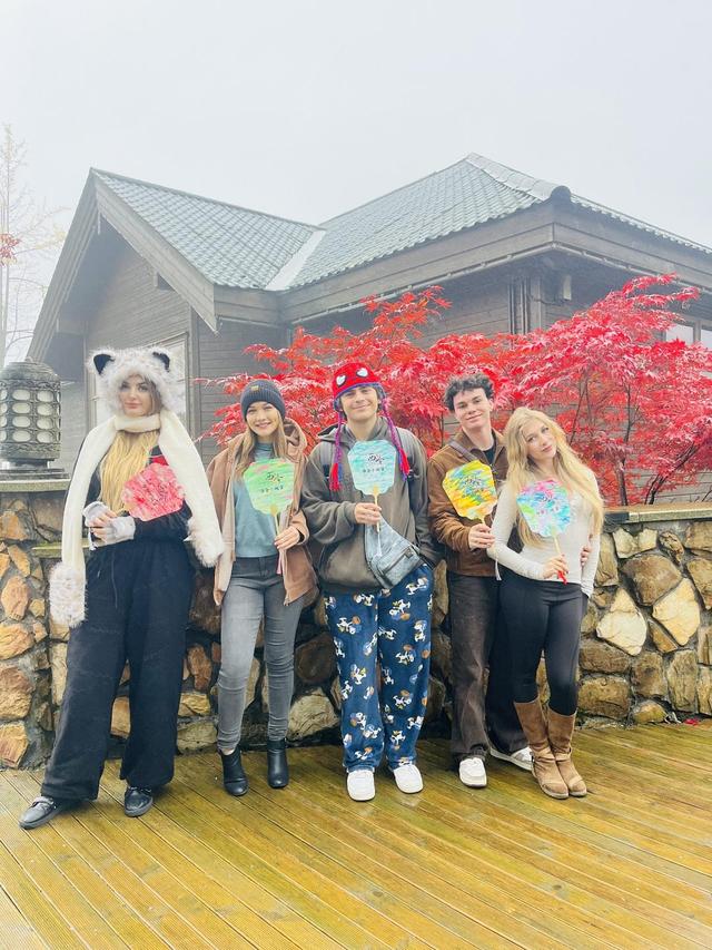 四姑娘山、达古冰川“长满”泰国旅行团！免签一年多后，四川成东南亚游客的“冰雪后花园”