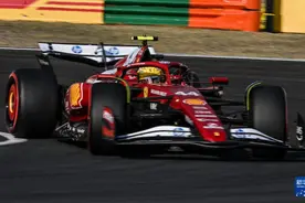 F1中国大奖赛：汉密尔顿夺得冲刺赛排位赛杆位图片
