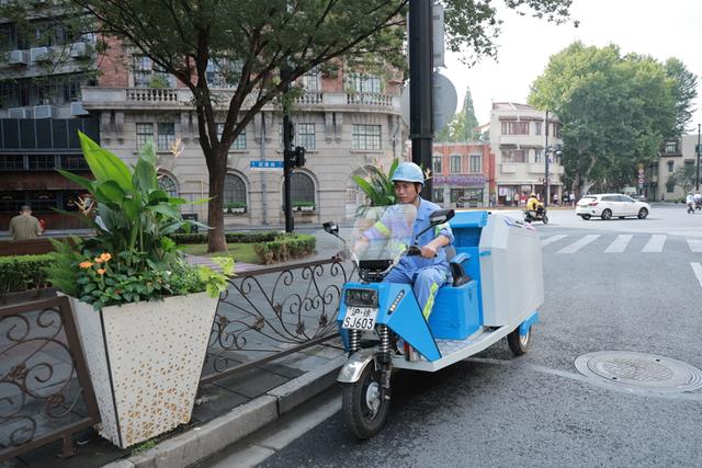 每天数万游客打卡衡复风貌区，带来1.5吨垃圾怎么办？垃圾箱也学会报警了！