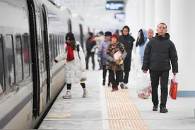 火车票改签也收手续费，“铁老大”变了图片