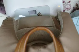 ​一年级书包二十多斤？杭州有家长称完书包重量后急了……图片