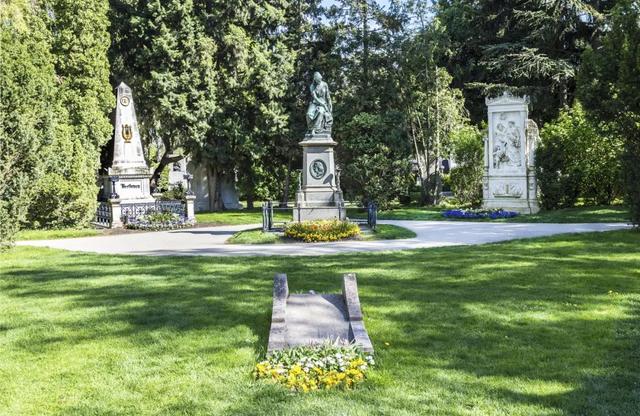 清明逛逛「鬼地方」：墓地散步指南