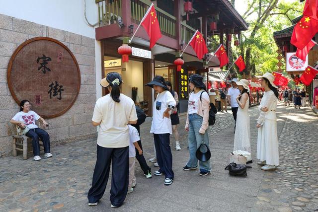 福建武夷山：中秋国庆长假一百零一 万人次游武夷
