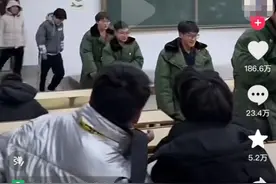军大衣翻红网络背后 记者调查：年轻购买者有所增加，南北销售差异大图片