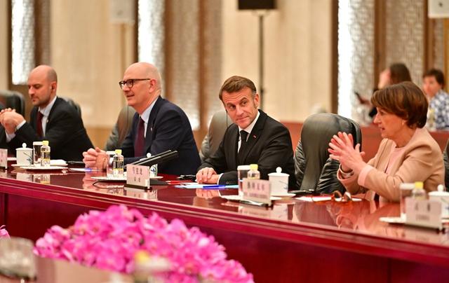 马克龙在成都，“氛围轻松许多	，投资需求得到了中方的回应”