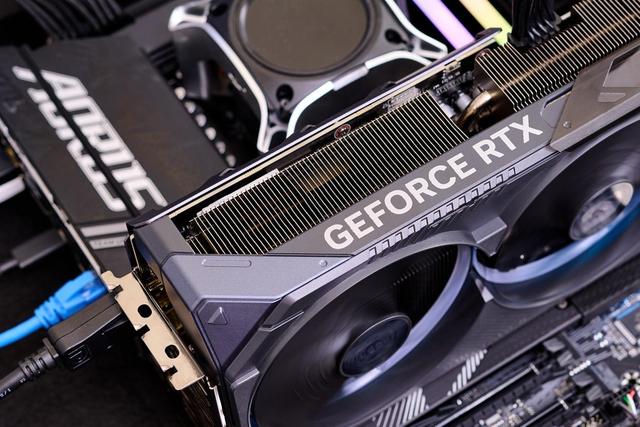 技嘉GeForce RTX 5070 Ti GAMING OC 魔鹰 16G显卡评测：中高端游戏与AI的性能怪兽
