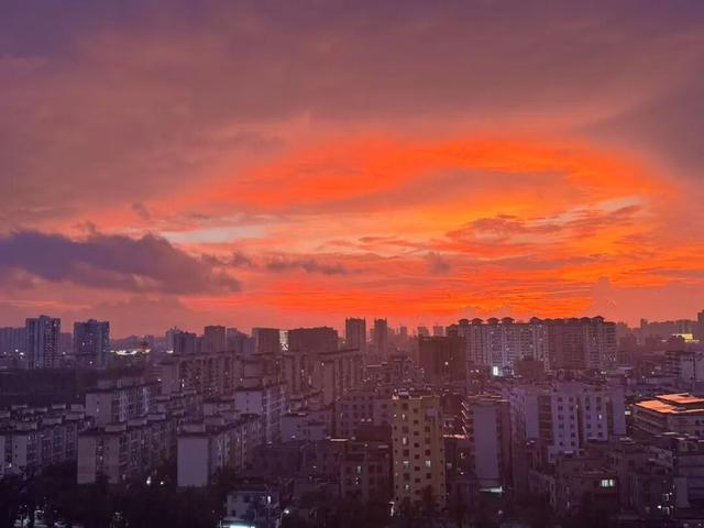 下过雨的夏天傍晚