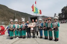 一个手袋的“国际范儿”——深圳企业家沈和平投资湘西的故事图片