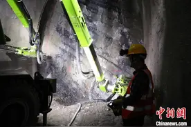 智能化设备助黄百铁路隧道掘进开启“加速度”图片